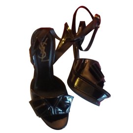 Escarpins Yves Saint Laurent en cuir vernis noir