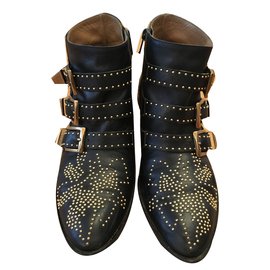Botas Chloé Susanna de cuero negro con tachuelas doradas