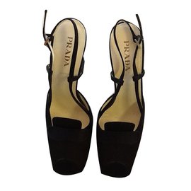 Décolleté Prada in raso nero 37IT