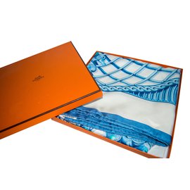Carré Hermès en soie bleu 90