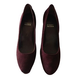 Décolleté Stuart Weitzman con plateau in pelle scamosciata bordeaux