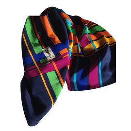 Carré Yves Saint Laurent en soie à motif géométrique
