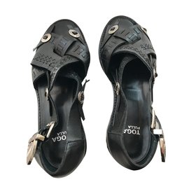 Sandalias cruzadas Toga Pulla de piel negra