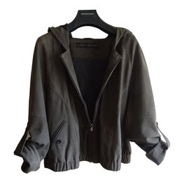 Chaqueta Ventcouvert de ante caqui con capucha