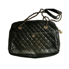 Borsa Chanel in pelle nera trapuntata