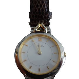 Relógio Yema banhado a ouro com pulseira de couro marrom