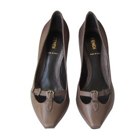 Fendi Pumps aus Leder Braun 37