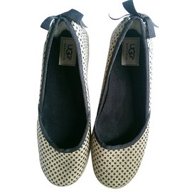 Ugg Ballerinas Schwarz und Beige