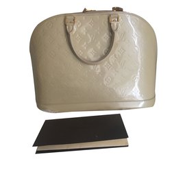 Louis Vuitton Alma GM Borsa in vernice bianco corallo