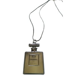 Collana Chanel Ciondolo a forma di vaso N ° 19 Argento