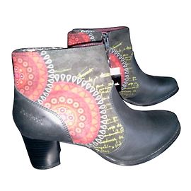 Stivaletti Desigual in pelle neri e rossi 37