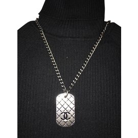 Collana Chanel in acciaio grigio scuro