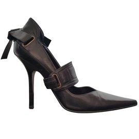Vicini Pumps aus schwarzem Leder mit Knotendetail Größe 39
