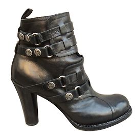 Botines Sartore de piel negra