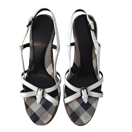 Sandali Burberry in pelle bianca tacco 8cm