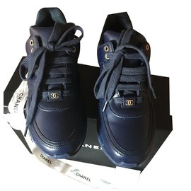 Sneakers Chanel in pelle blu navy