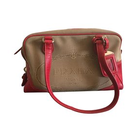 Borsa Prada grigia in pelle e tessuto