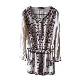 Vestido Antik Batik de viscosa color crema con bordado de perlas