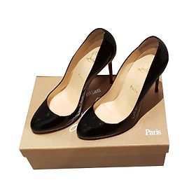 Christian Louboutin Dorissima Pumps aus schwarzem Lackleder