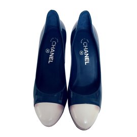 Décolleté Chanel Bicolore in Vernice Blu