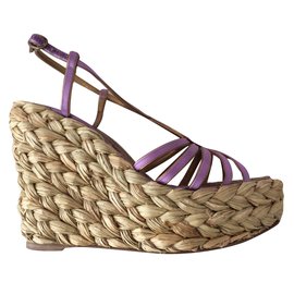 Sandálias de plataforma Yves Saint Laurent em cetim roxo