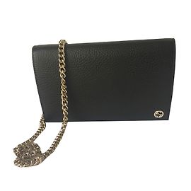Pochette Gucci in pelle nera con catena oro