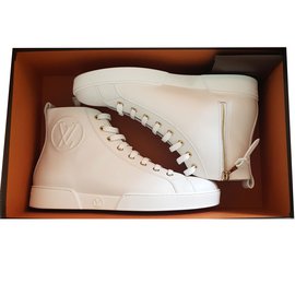 Zapatillas Louis Vuitton de piel blanca
