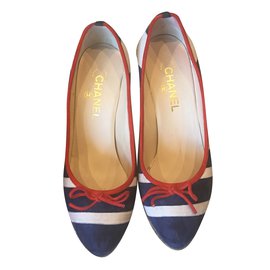 Chanel Pumps Wildleder Beige mit hohen Absätzen