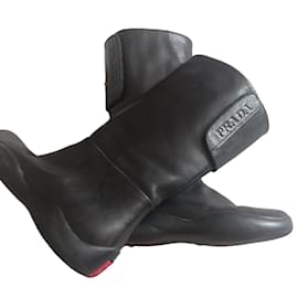 Botas Prada de couro pretas tamanho 29