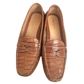 Prada Driver Beige in Pelle Esotica 37