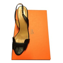 Sandálias Hermès de couro preto abertas 40