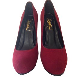 Escarpins Yves Saint Laurent Tribtoo en daim rouge foncé