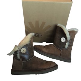 Botas Ugg de ante y cuero marrón 39