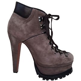 Stivaletti con lacci Alaïa in scamosciato grigio