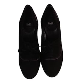 Dolce & Gabbana Pumps aus lila Leder