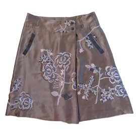 Falda de seda Essentiel Antwerp con bordado floral castaña