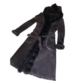 Autre Marque Abrigo de piel de ciervo y piel de zorro toscano color chocolate