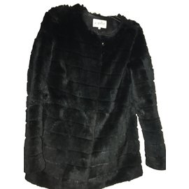 Claudie Pierlot Pelzmantel aus Kaninchen Schwarz
