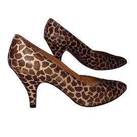 Autre Marque j3 Pumps aus Leder mit Giraffenmuster