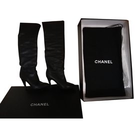 Botas Chanel de cuero negro talla 36