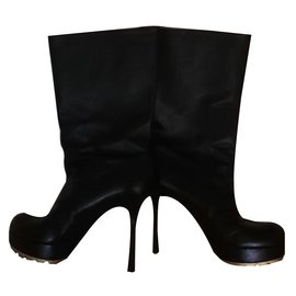 Bottines Yves Saint Laurent en cuir grainé noir 37