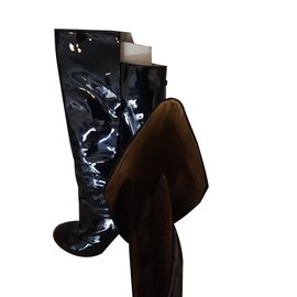 Bottes Yves Saint Laurent en cuir verni noir