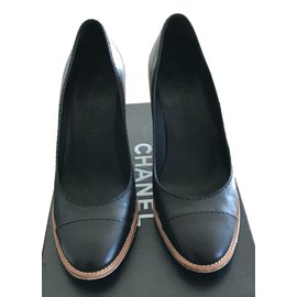 Escarpins à talons compensés Chanel cuir noir