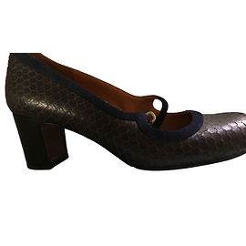 Zapatos de tacón Chie Mihara de piel azul marino Talla 37