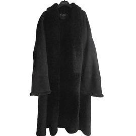 Abrigo de piel negro Gucci