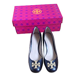 Tory Burch Black Leather Pumps 37