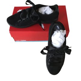 Sneakers basse Puma nere effetto vernice