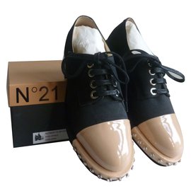 Schnürschuhe aus Satin und Lackleder mit Kristallen schwarz - Autre Marque