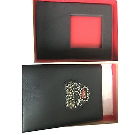 Libreta Christian Louboutin de piel con tachuelas negra