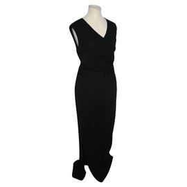 Max Mara Vestido largo negro con cinturón.